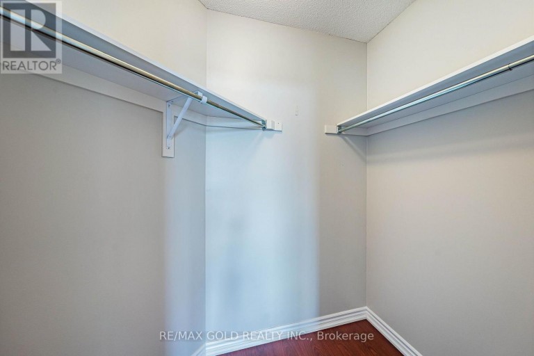 2 COSBURY LANE, Caledon, Ontario, L7C4H2