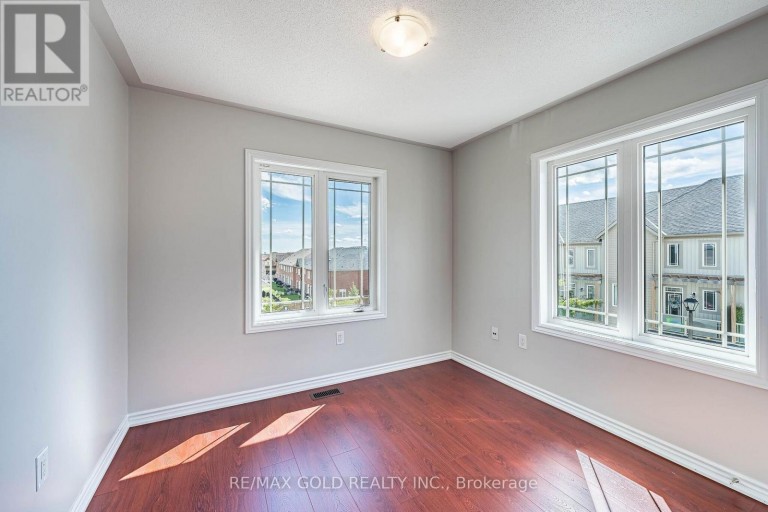 2 COSBURY LANE, Caledon, Ontario, L7C4H2