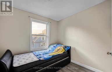 130 STIRTON STREET Hamilton (Gibson) Ontario photo 16