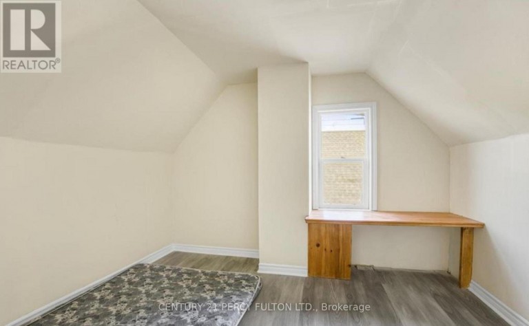 130 STIRTON STREET, Hamilton (Gibson), Ontario, L8L6G2