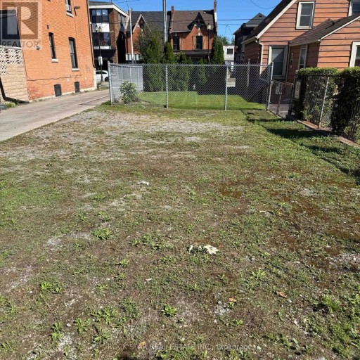 356 BARTON STREET E, Hamilton (Landsdale), Ontario, L8L2X9