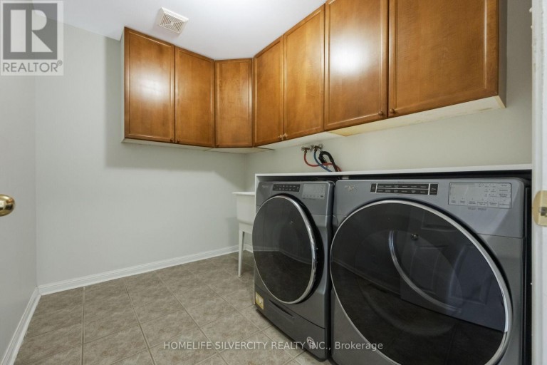 25 VAN HOOF CRESCENT, Brampton (Vales of Castlemore), Ontario, L6P1S7