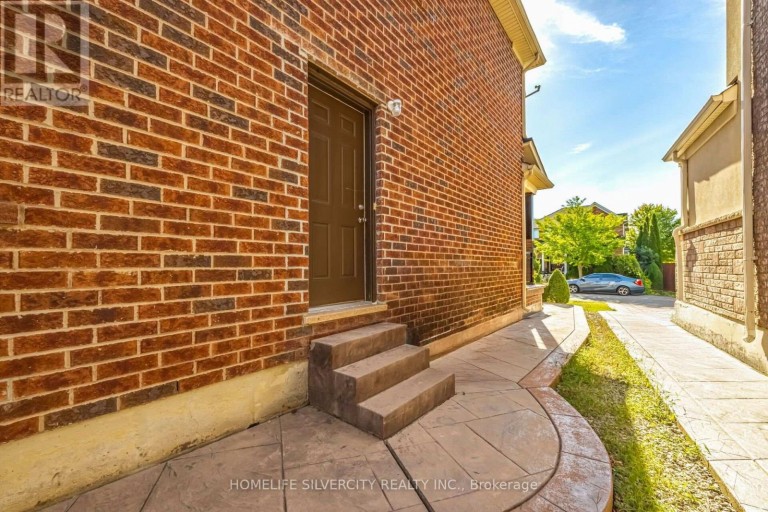 25 VAN HOOF CRESCENT, Brampton (Vales of Castlemore), Ontario, L6P1S7