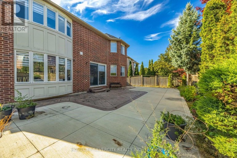 25 VAN HOOF CRESCENT, Brampton (Vales of Castlemore), Ontario, L6P1S7