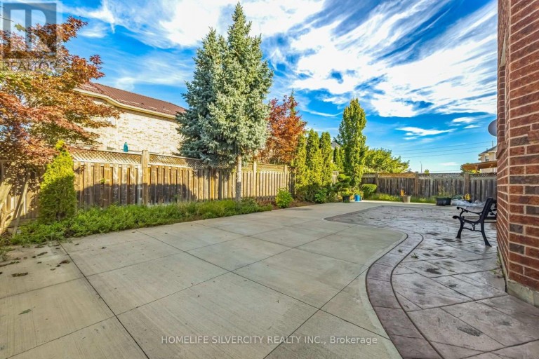 25 VAN HOOF CRESCENT, Brampton (Vales of Castlemore), Ontario, L6P1S7