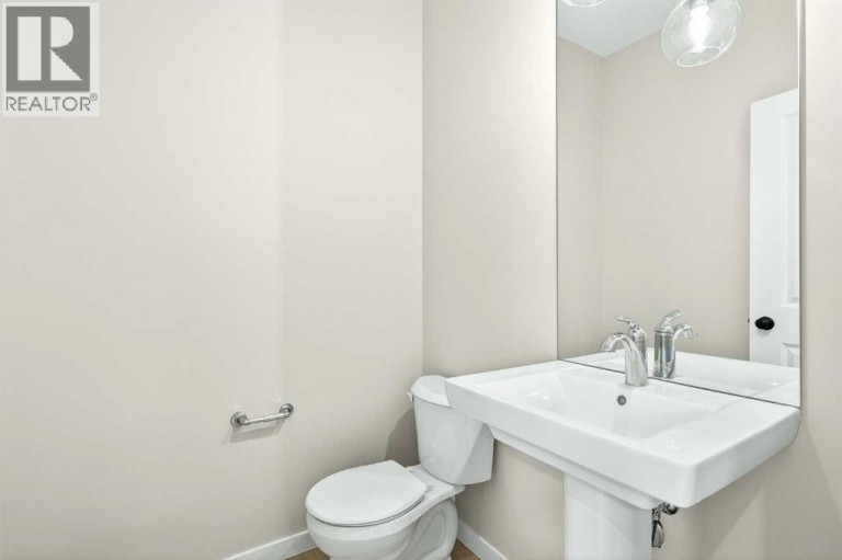 537 Sawgrass Green NW, Airdrie, Alberta, T4B5V2