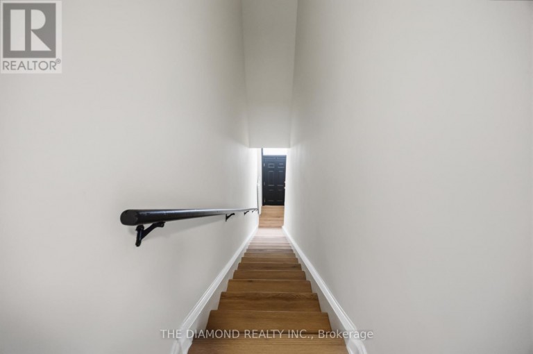 1958A EGLINTON AVENUE W, Toronto (Briar Hill-Belgravia), Ontario, M6E2J8