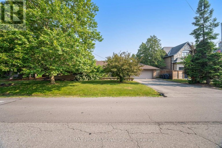 55 BYWOOD DRIVE, Toronto (Princess-Rosethorn), Ontario, M9A1M1