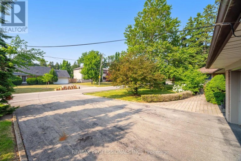 55 BYWOOD DRIVE, Toronto (Princess-Rosethorn), Ontario, M9A1M1