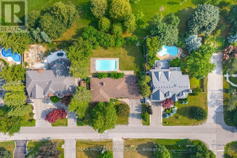 55 BYWOOD DRIVE, Toronto (Princess-Rosethorn), Ontario, M9A1M1