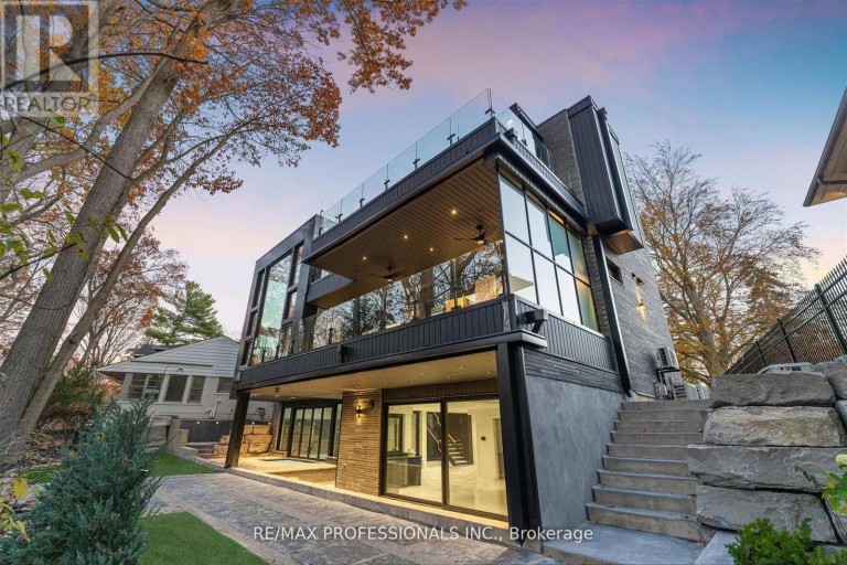 91 VALECREST DRIVE, Toronto (Edenbridge-Humber Valley), Ontario, M9A4P5