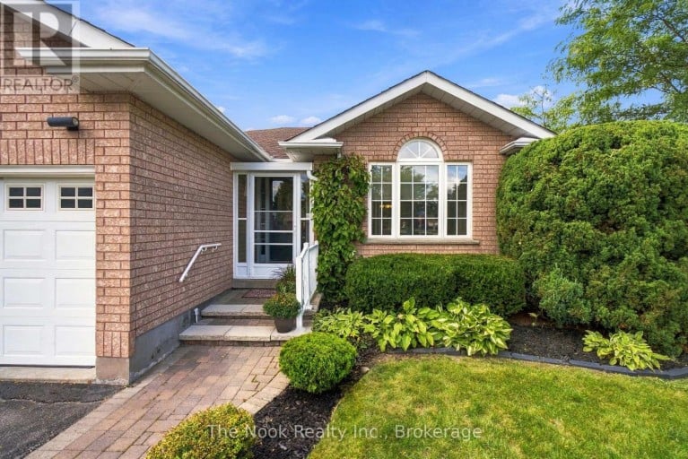1633 ERINDALE CRESCENT, Oshawa (Samac), Ontario, L1G8A4
