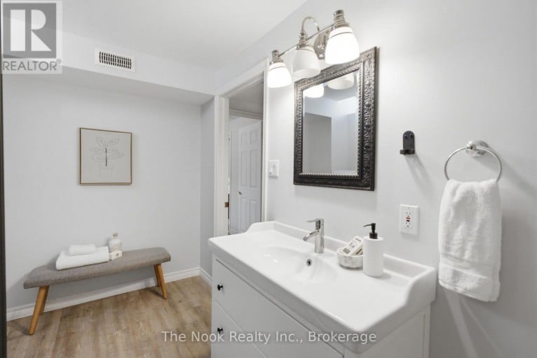1633 ERINDALE CRESCENT, Oshawa (Samac), Ontario, L1G8A4
