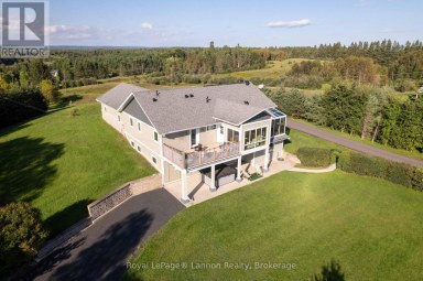 401 BARRIE DRIVE Thunder Bay Ontario photo 1