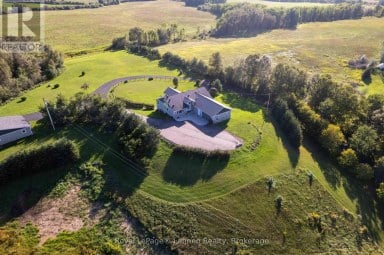 401 BARRIE DRIVE Thunder Bay Ontario photo 2