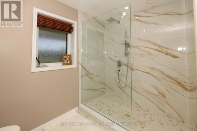 401 BARRIE DRIVE Thunder Bay Ontario photo 40