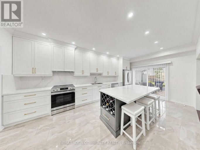 16 WHITESTONE DRIVE, Georgina (Keswick North), Ontario, L4P0A3
