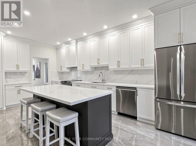 16 WHITESTONE DRIVE, Georgina (Keswick North), Ontario, L4P0A3