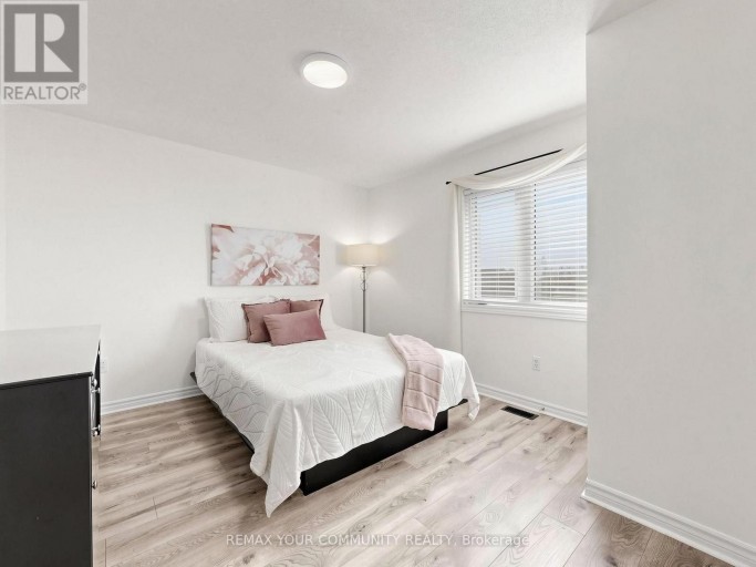 16 WHITESTONE DRIVE, Georgina (Keswick North), Ontario, L4P0A3