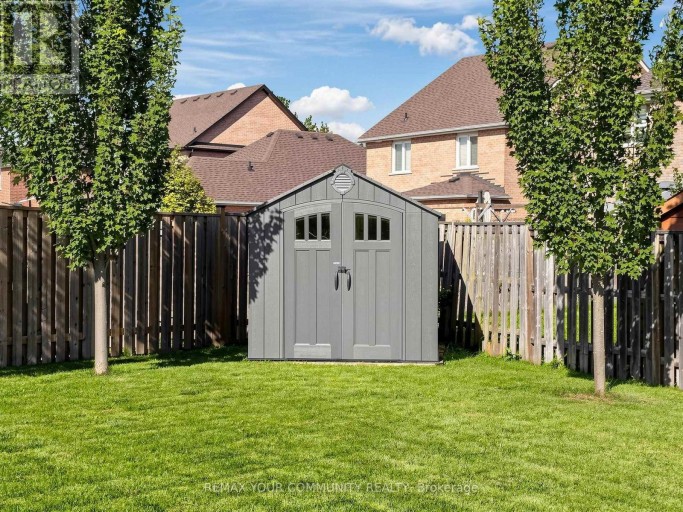 16 WHITESTONE DRIVE, Georgina (Keswick North), Ontario, L4P0A3