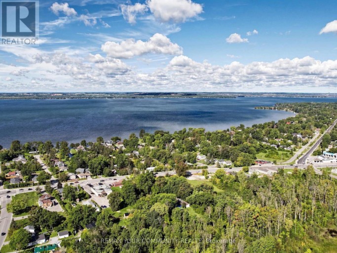 16 WHITESTONE DRIVE, Georgina (Keswick North), Ontario, L4P0A3