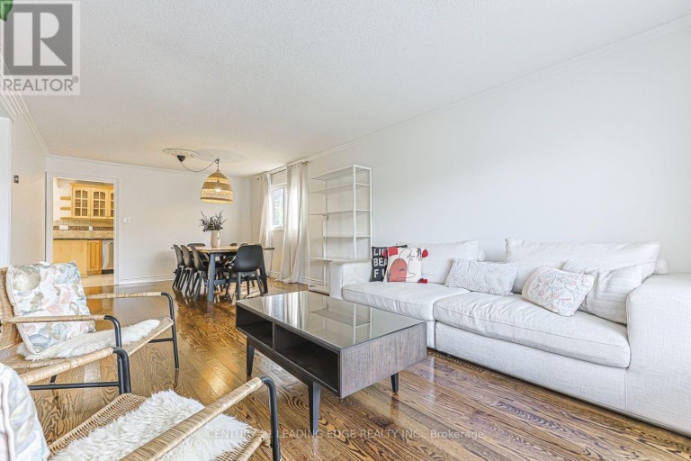21 MCQUAID COURT, East Gwillimbury (Holland Landing), Ontario, L9N1E8
