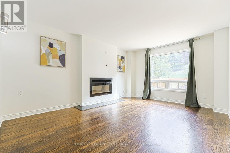 21 MCQUAID COURT, East Gwillimbury (Holland Landing), Ontario, L9N1E8