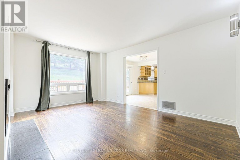 21 MCQUAID COURT, East Gwillimbury (Holland Landing), Ontario, L9N1E8