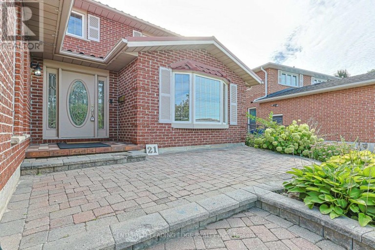 21 MCQUAID COURT, East Gwillimbury (Holland Landing), Ontario, L9N1E8