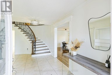 21 MCQUAID COURT East Gwillimbury (Holland Landing) Ontario photo 6