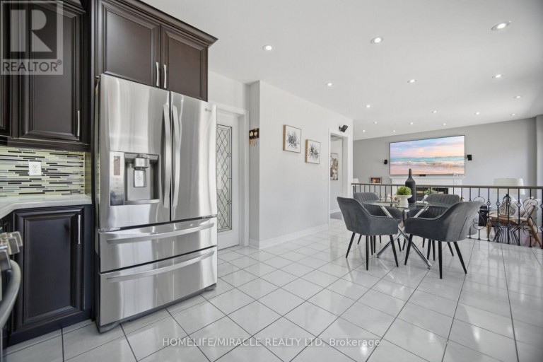 11 BARLEYFIELD ROAD, Brampton (Sandringham-Wellington), Ontario, L6R1R4
