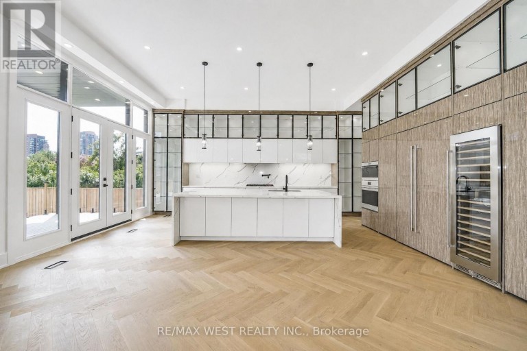 53 CELT AVENUE, Toronto (Yorkdale-Glen Park), Ontario, M6A1H2