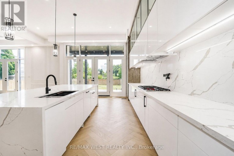 53 CELT AVENUE, Toronto (Yorkdale-Glen Park), Ontario, M6A1H2