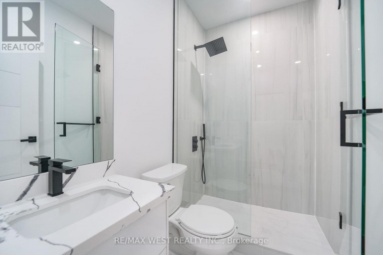 53 CELT AVENUE, Toronto (Yorkdale-Glen Park), Ontario, M6A1H2