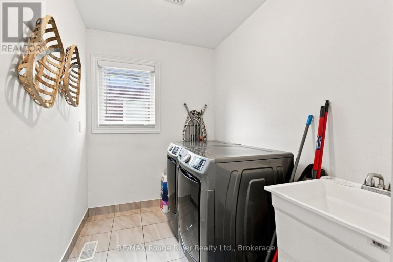 1808 DOUGLAS LANGTREE DRIVE, Oshawa (Taunton), Ontario, L1K0Y3