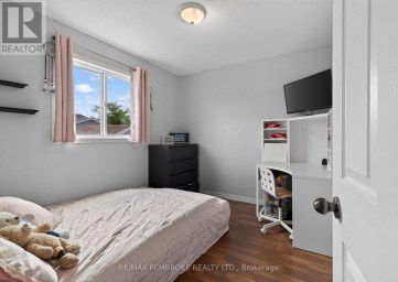 4 WINFIELD STREET Petawawa Ontario photo 28