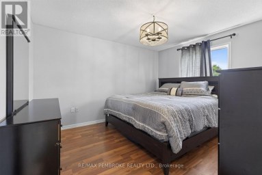 4 WINFIELD STREET Petawawa Ontario photo 29
