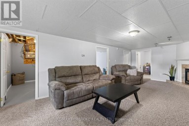 4 WINFIELD STREET Petawawa Ontario photo 37