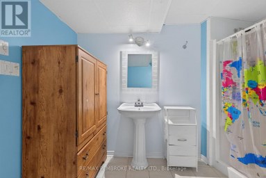 4 WINFIELD STREET Petawawa Ontario photo 43