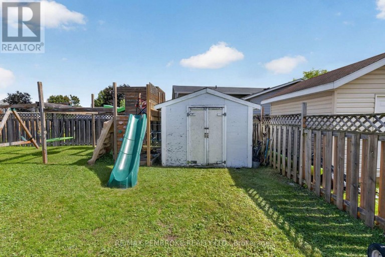 4 WINFIELD STREET, Petawawa, Ontario, K8H0A1