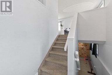 4 WINFIELD STREET Petawawa Ontario photo 8