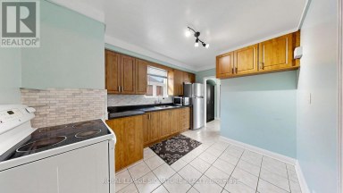14 VALDANE DRIVE Toronto (Clairlea-Birchmount) Ontario photo 11