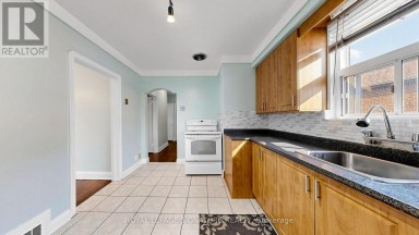 14 VALDANE DRIVE Toronto (Clairlea-Birchmount) Ontario photo 12