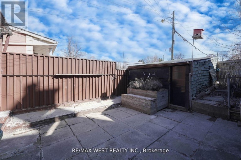 115 EDWIN AVENUE, Toronto (Dovercourt-Wallace Emerson-Junction), Ontario, M6P3Z8