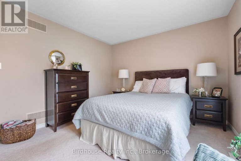 14 LANGTON PLACE, Kawartha Lakes (Lindsay), Ontario, K9V6G9