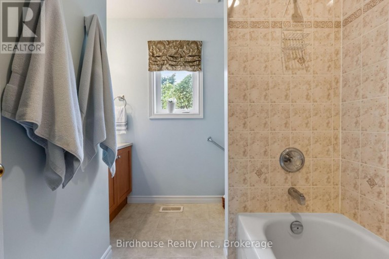 14 LANGTON PLACE, Kawartha Lakes (Lindsay), Ontario, K9V6G9