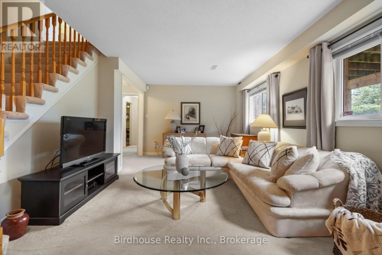 14 LANGTON PLACE, Kawartha Lakes (Lindsay), Ontario, K9V6G9