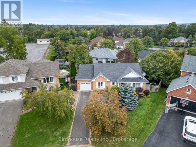 14 LANGTON PLACE, Kawartha Lakes (Lindsay), Ontario, K9V6G9