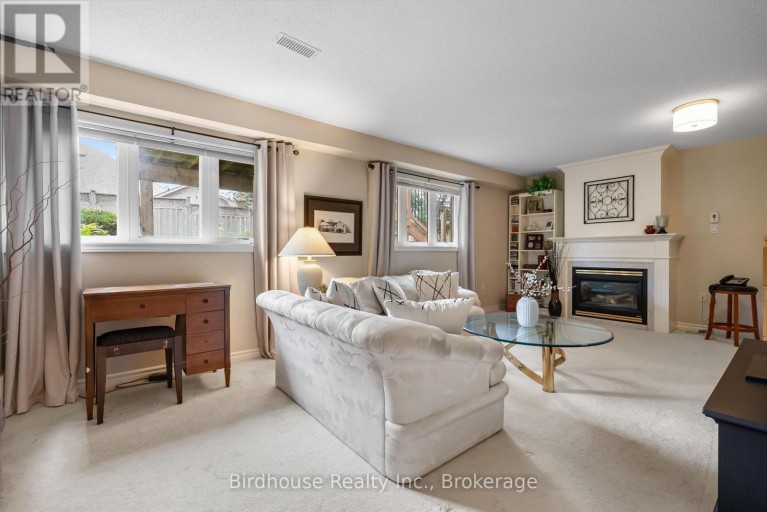 14 LANGTON PLACE, Kawartha Lakes (Lindsay), Ontario, K9V6G9