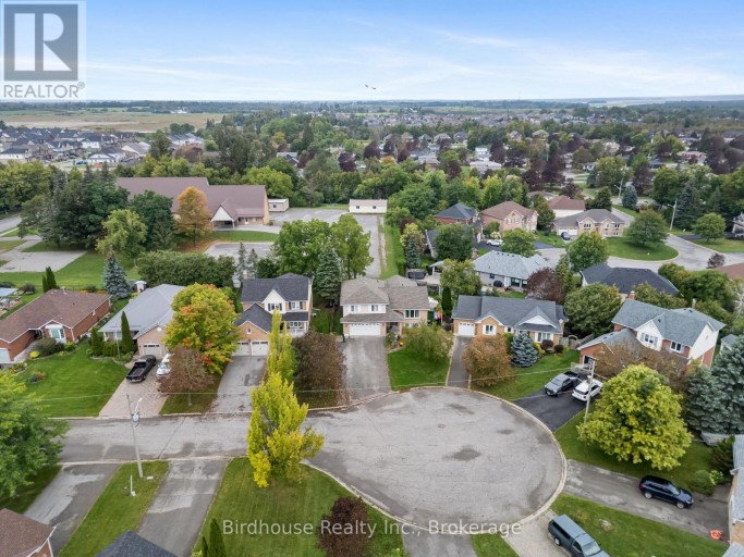 14 LANGTON PLACE, Kawartha Lakes (Lindsay), Ontario, K9V6G9